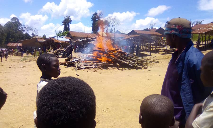 Lubero : Deux présumés auteurs de l’assassinat d’un motard à Kikubo, lynchés par la population (Nord-Kivu)