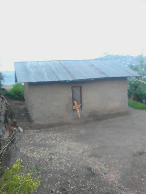 Nord Kivu : Une croix arrachée de la tombe et déposée devant la porte d&rsquo;une habitation à Kirumba (Fait divers)