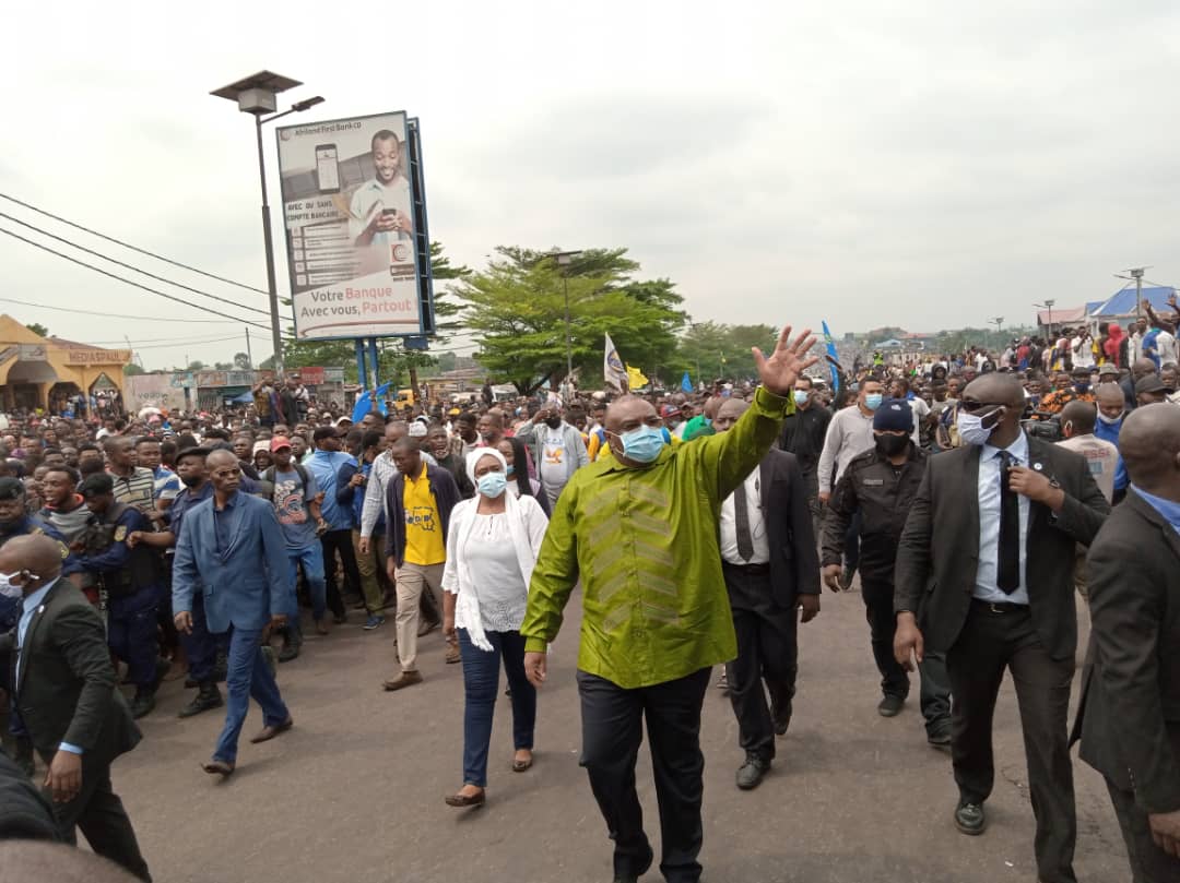 Kinshasa : Bemba en plein Tshangu avec la population
