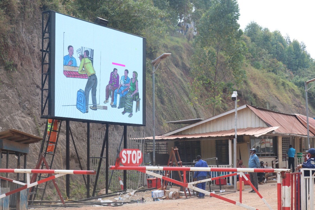 Le PFCGL a installé des écrans géants aux postes frontières du Nord Kivu et Sud Kivu pour sensibiliser les petits commerçants sur leurs droits et devoirs