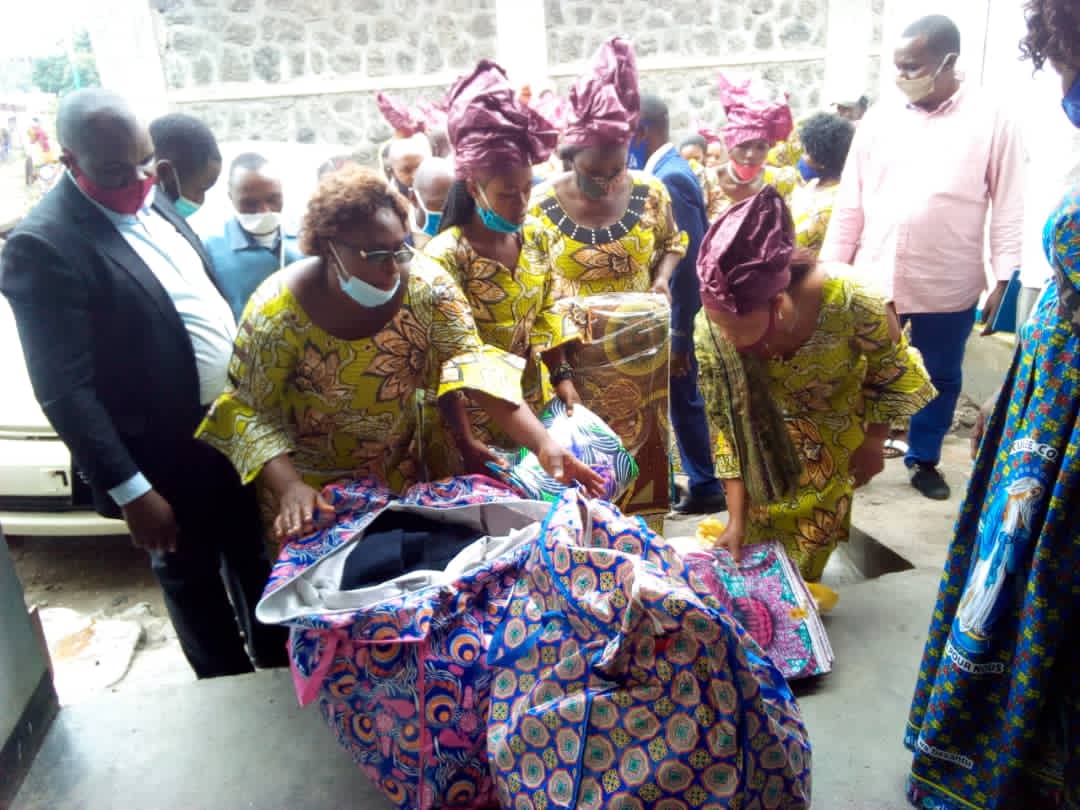 Goma : Les femmes du RCD-KML posent un acte de charité aux femmes prisonnières à Munzenze