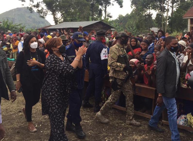 Nord-Kivu : La première dame s&rsquo;imprègne de l&rsquo;évolution du chantier des abris pour les sinistrés à Nyiragongo