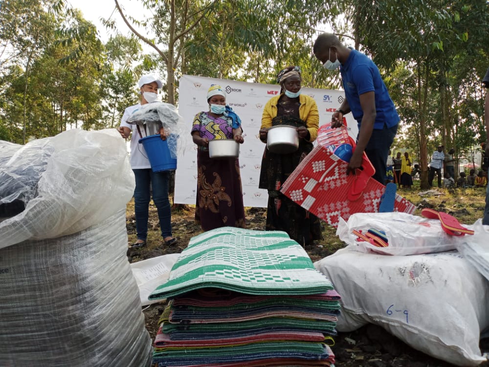 Après les vivres ,la Fondation Desnise Nyakeru Tshisekedi distribue les non-vire essentiels sur 4 sites à Nyiragongo