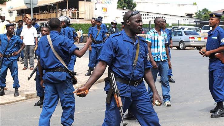 Kinshasa: Un policier met fin à la vie de son collègue.