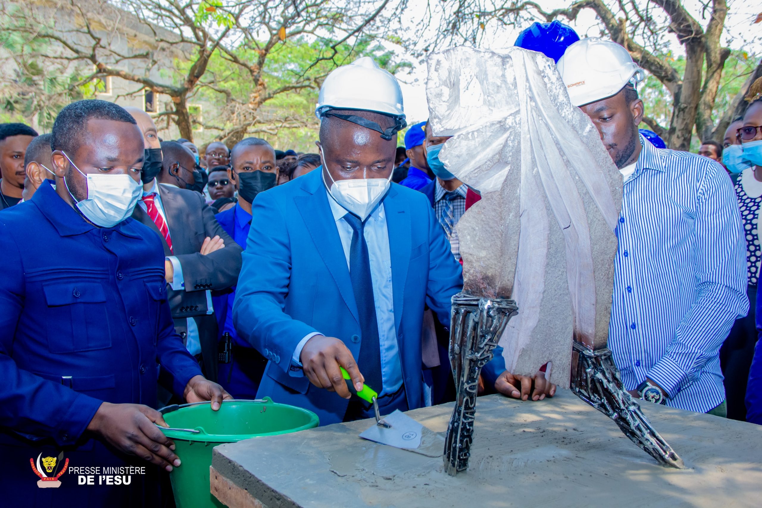 ESU-UNIKIN:  Muhindo Nzangi pose la première pierre de construction des auditoires polyvalents.