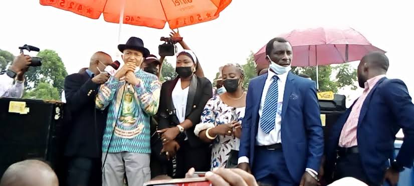 Goma :  Moïse Katumbi assiste les sinistrés de l&rsquo;éruption Nyiragongo
