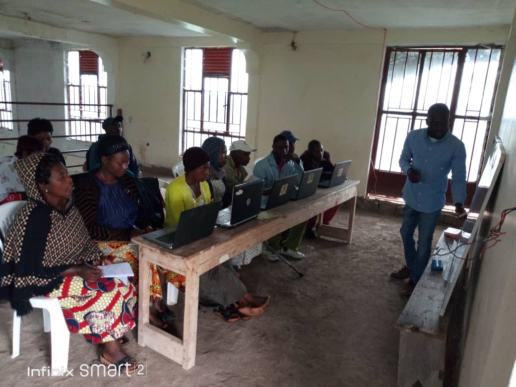 Le PFCGL appuie la formation de 96 secrétaires des associations des petits commerçants transfrontaliers sur l’utilisation de l’outil informatique pour améliorer la tenue des fichiers.