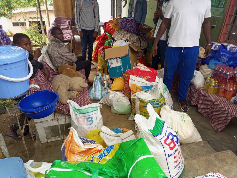 Kinshasa: les élèves du C.s Bozindo au chevet des orphelins de Maman Koko