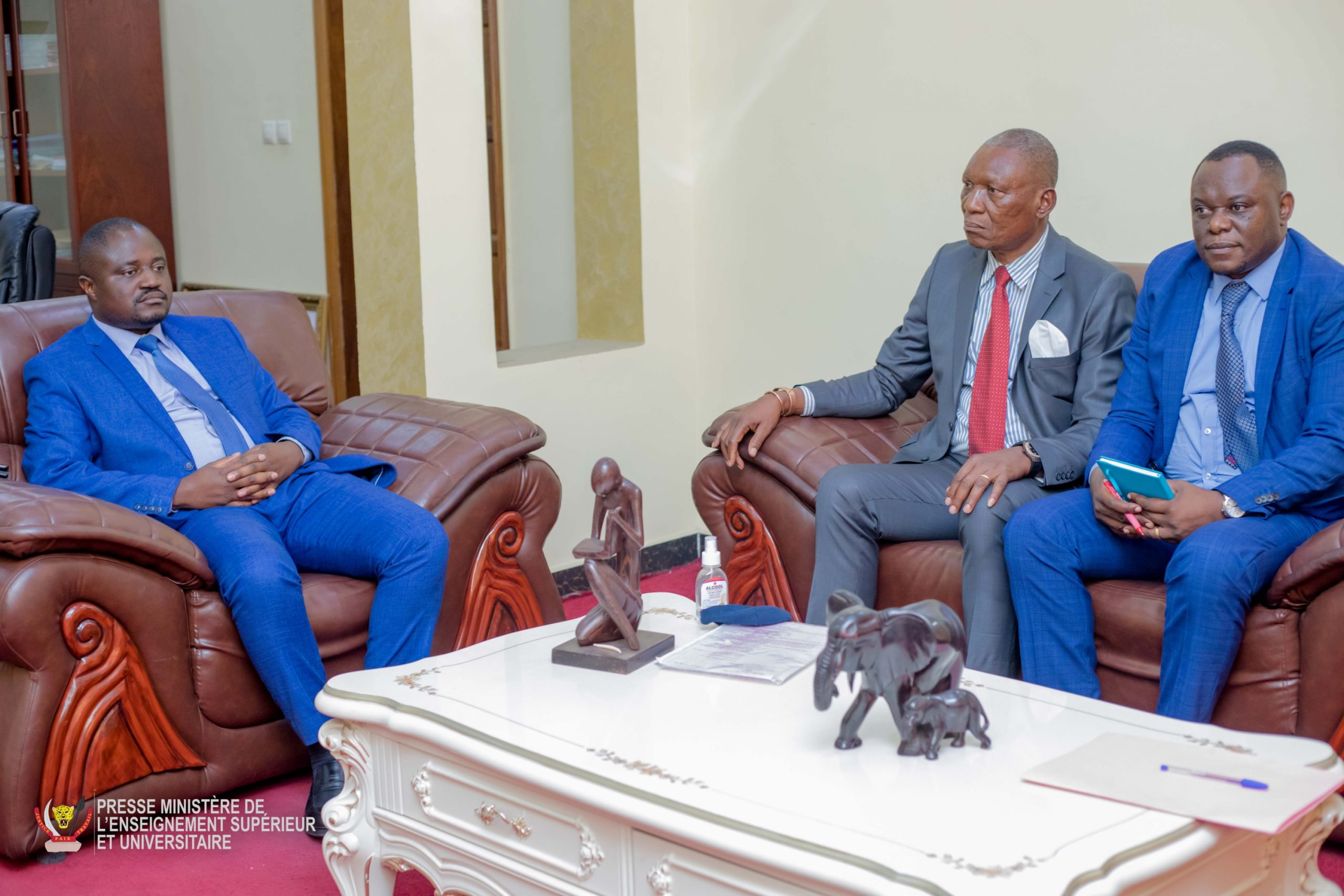 ESU : Le ministre Muhindo Nzangi annonce  l&rsquo;arrivée du premier lot des véhicules des professeurs