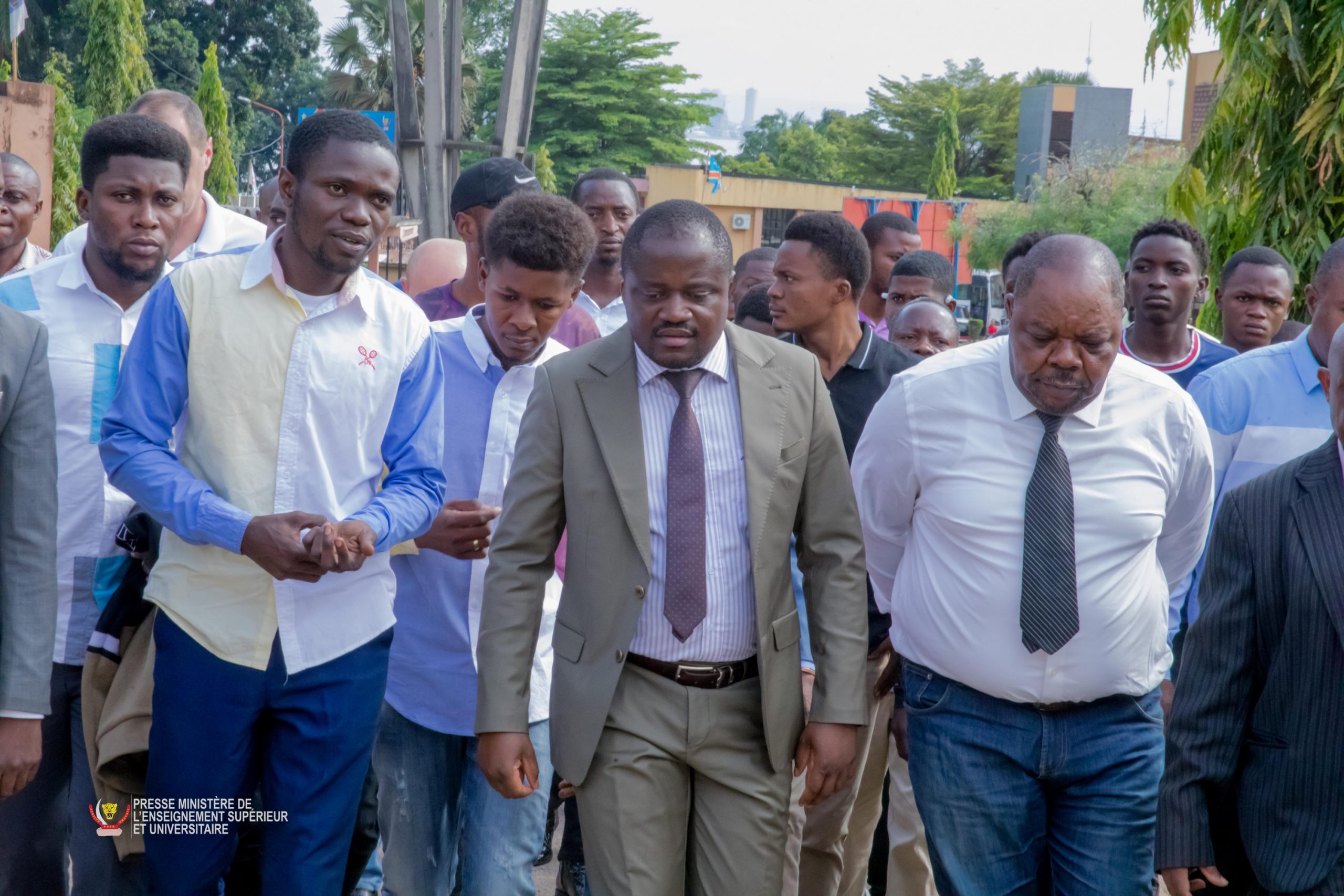 ESU:  » ils ne sont pas chassés, ils vont bientôt retrouver le site universitaire », le ministre Nzangi aux étudiants de l&rsquo;INBTP Kinshasa.