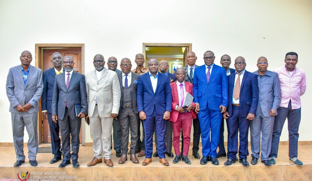 ESU-Kinshasa : Le ministre Muhindo Nzangi reçoit les félicitations des professeurs pour sa reconduction