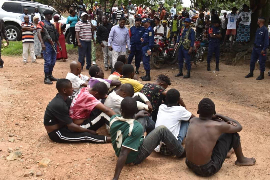 Beni: 12 présumés bandits présentés à la presse de la ville