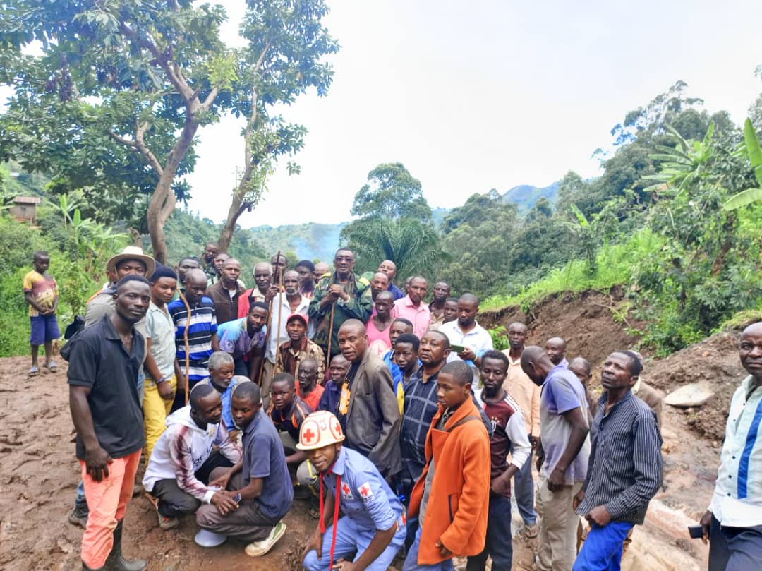 Lubero : Le Gouverneur Militaire au chevet des familles éprouvées dans une catastrophe naturelle à Vuveyi-Lac (Nord-Kivu)