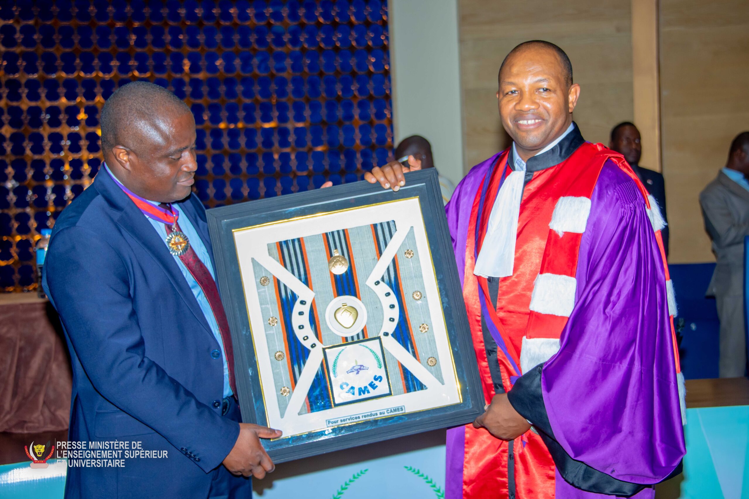 Afrique : Muhindo Nzangi orné «Commandeur de l’Ordre International des Palmes Académiques du CAMES » au Niger