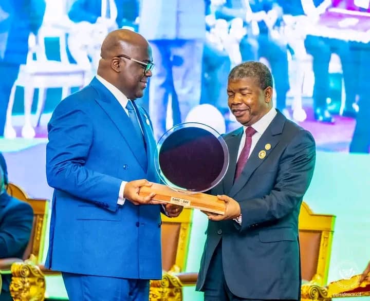 Afrique : Félix Tshisekedi passe l&rsquo;étendard de la SADEC à João Lourenço