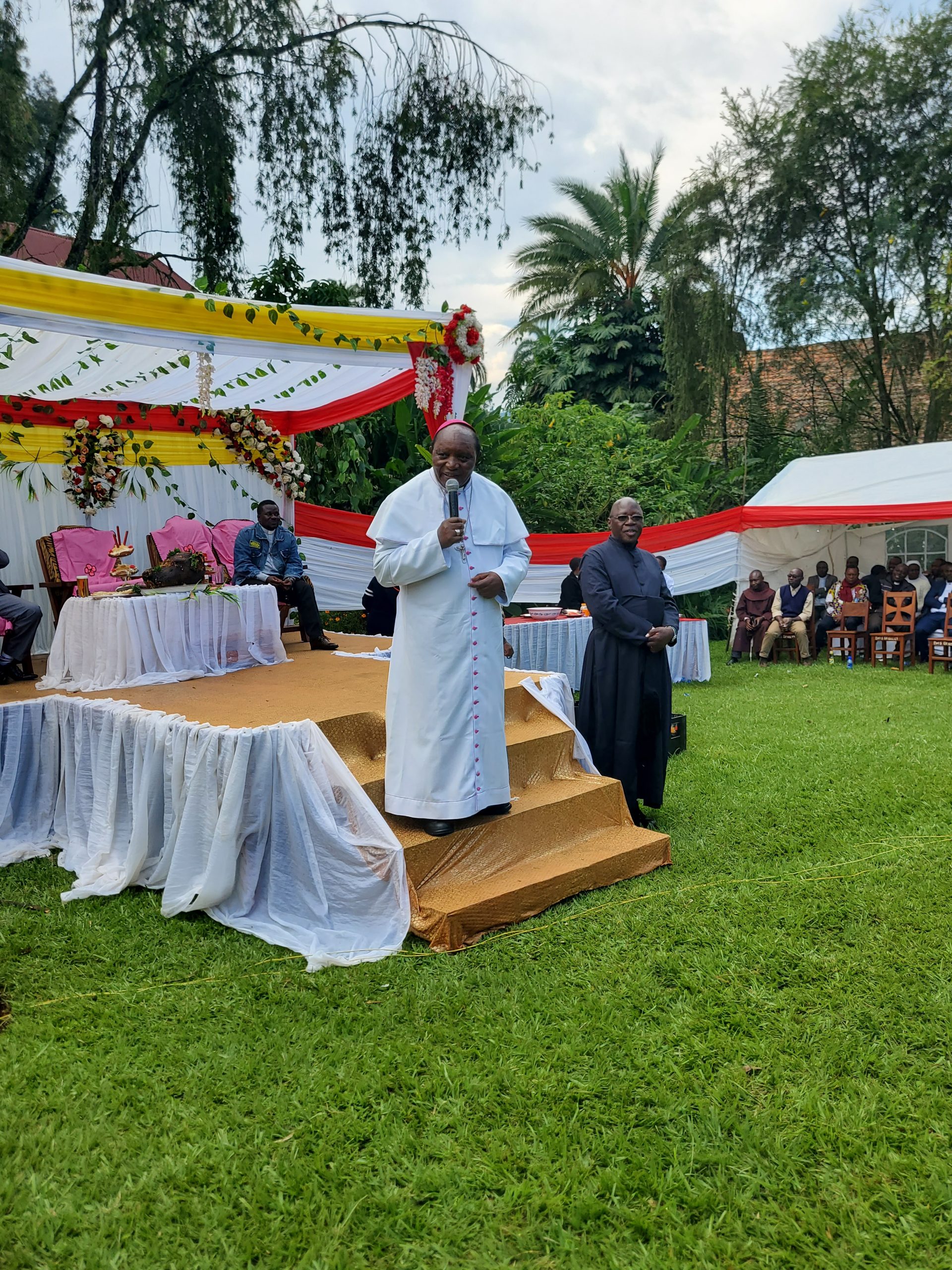 Lubero : Le périple jubilaire épiscopal d&rsquo;argent de Monseigneur Sikuli Melchisédech vécu à Mulo sur fond d&rsquo;interpellation électorale (Nord-Kivu)