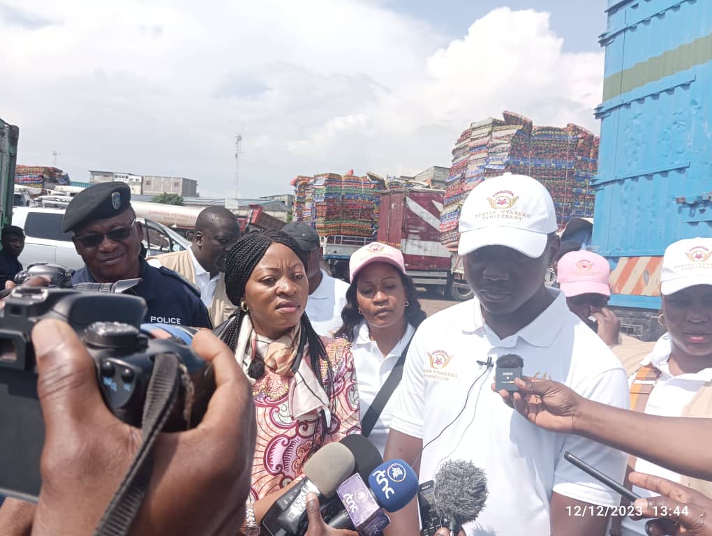 Nord-Kivu : la fondation Denise Nyakeru offre 313 tonnes des vivres et non vivres  aux déplacés de guerre