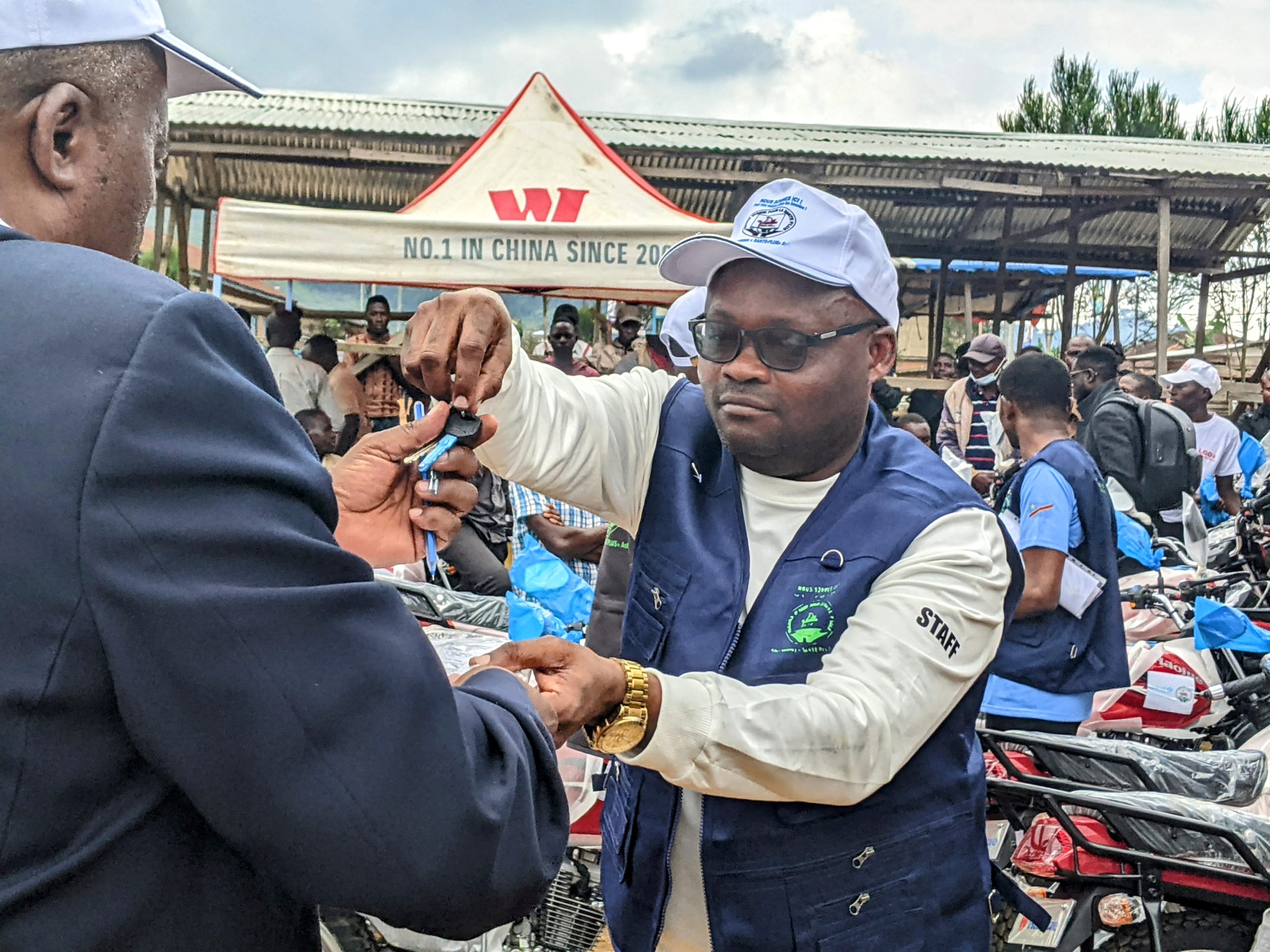 Nord-Kivu : L&rsquo;organisation Santé Plus dote 26 motos aux responsables de 13 aires de santé de la zone de santé de Lubero