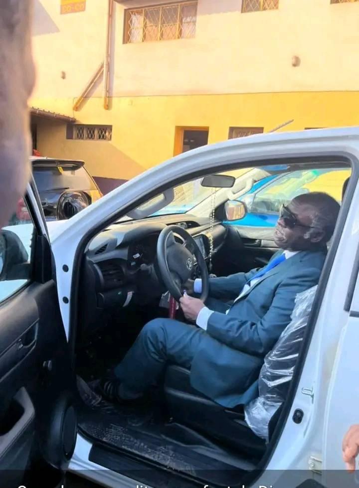 Sud-Kivu : Deuxième remise des Jeeps 4×4 aux professeurs de l’ESU 