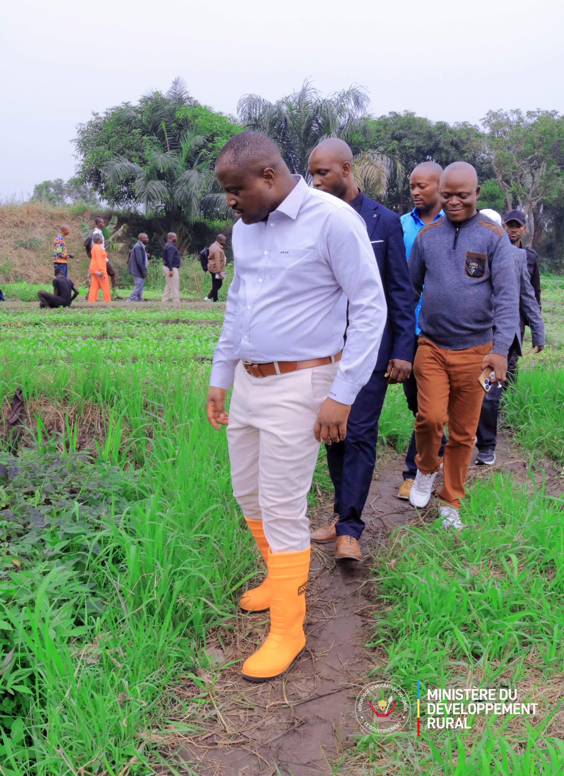 RDC: Muhindo Nzangi encourage l’innovation agricole à Tshwenge aux périphéries de Kinshasa