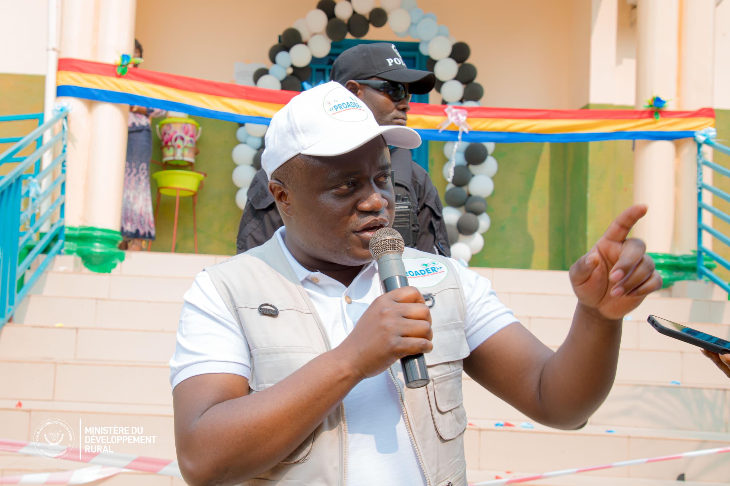 RDC : Ministère du développement rural Muhindo Nzangi inaugure un bâtiment administratif à Kikwit.