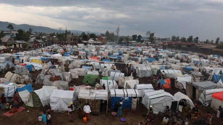 Nord-Kivu : Plus de 120 ménages cambriolés et 9 femmes violées dans le camp de déplacés de Baraka par des bandits armés