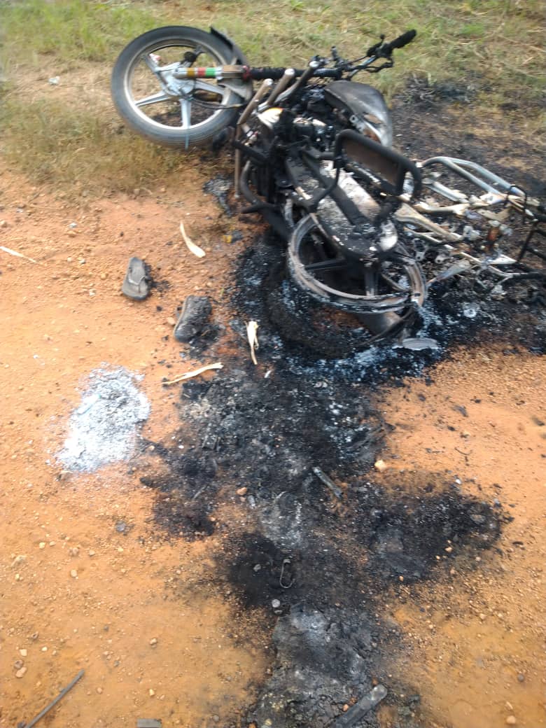 Irumu : Cinq civils tués à côté des maisons et motos incendiées à Mafifi.