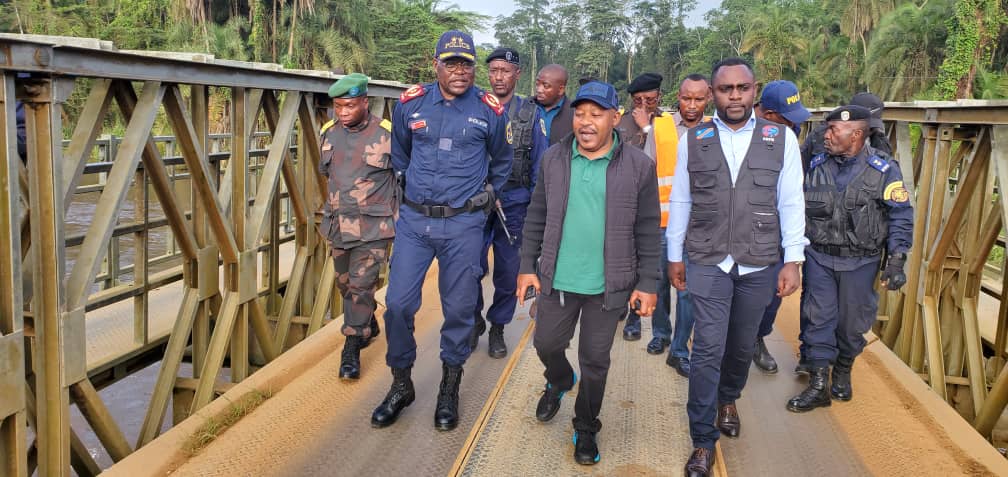 Nord-Kivu : Quatre jours après l’interdiction des poids lourds sur le pont Semuliki, le vice-gouverneur en mission de contrôle à Kasindi