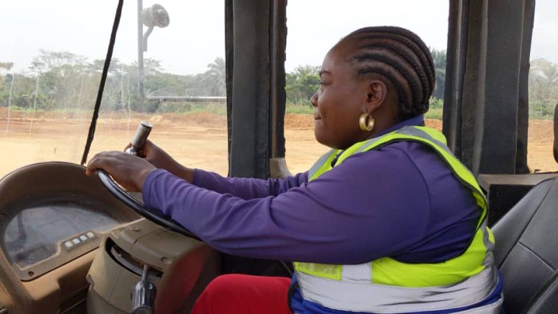 Modernisation de l&rsquo;aéroport de Beni-mavivi: Une femme sur le chantier, la promotion des genres en action