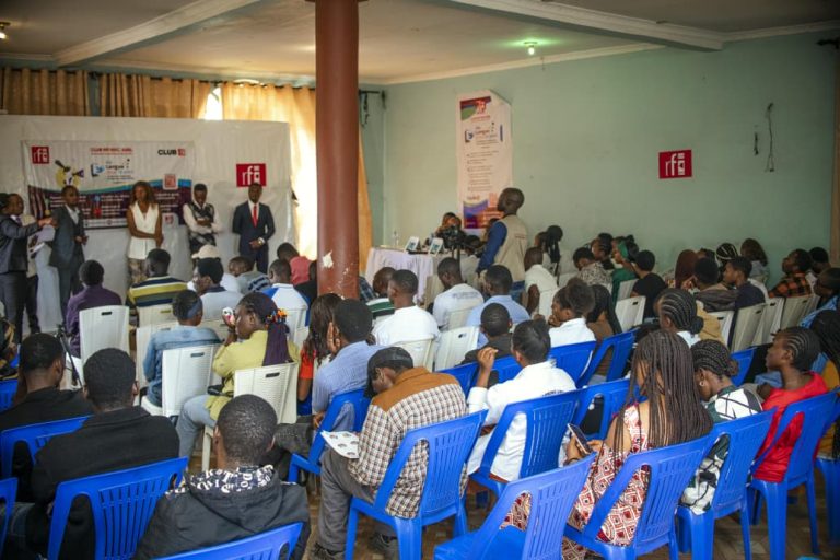 Beni : La jeunesse estudiantine porte haut le flambeau de la paix par l&rsquo;éloquence