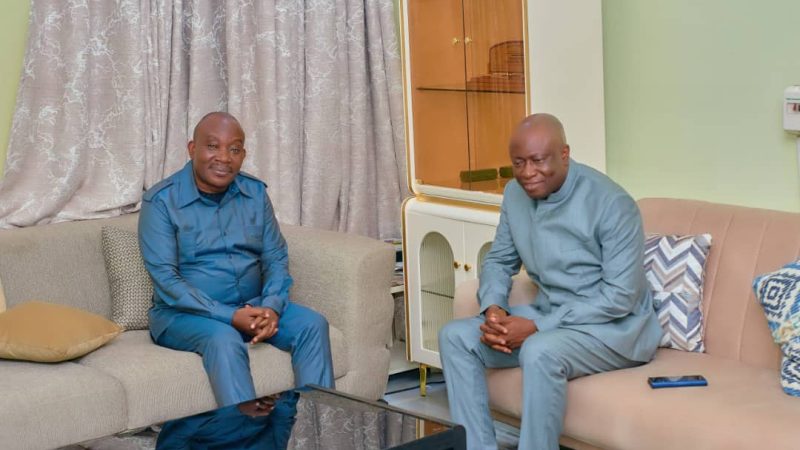 Augustin Kabuya en visite chez le Dr Mulindwa Jules à Kinshasa