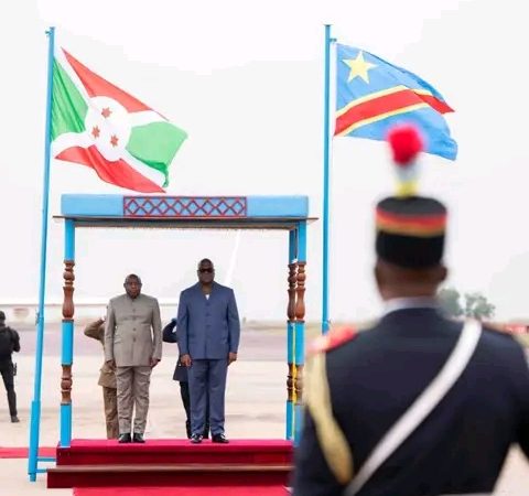 Félix Tshisekedi accueille Évariste Ndayishimiye à Kinshasa pour une visite d’État axée sur la sécurité et la coopération régionale