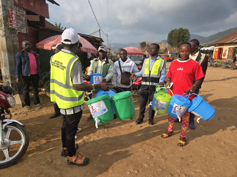 Nord-Kivu : La société Wedding Service Machine renforce la riposte contre Ebola par l&rsquo;installation de kits de lavage des mains à Lubero-centre