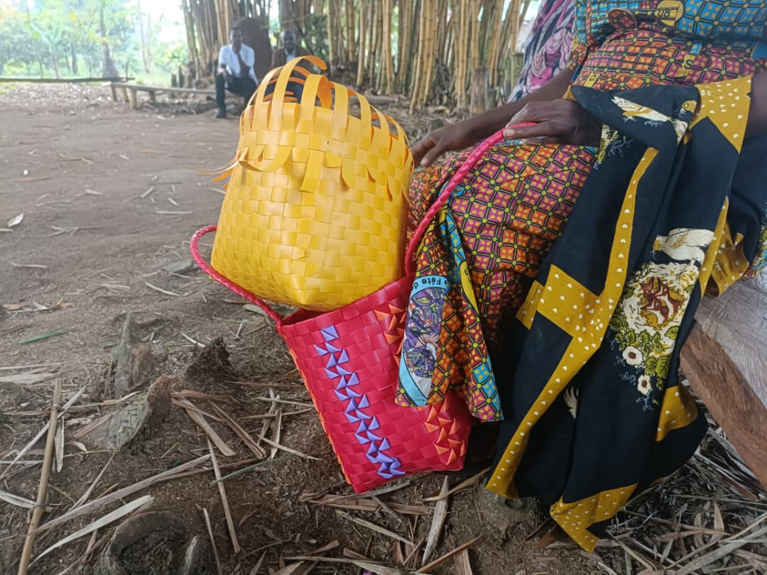 Beni : chassées de la forêt, les femmes pygmées transforment leur savoir-faire en espoir d’autonomie