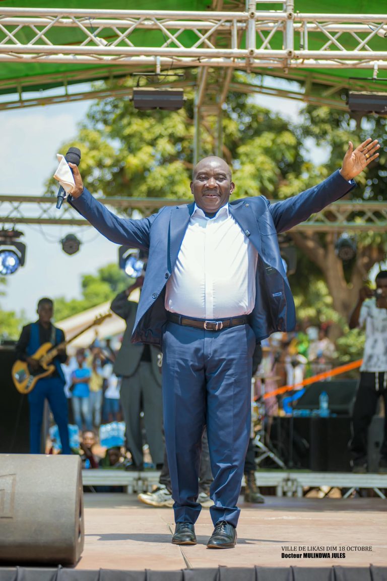 Kolwezi : le prophète Mulindwa Jules prêche le christ, le patriotisme et le vivre-ensemble au stade Manika