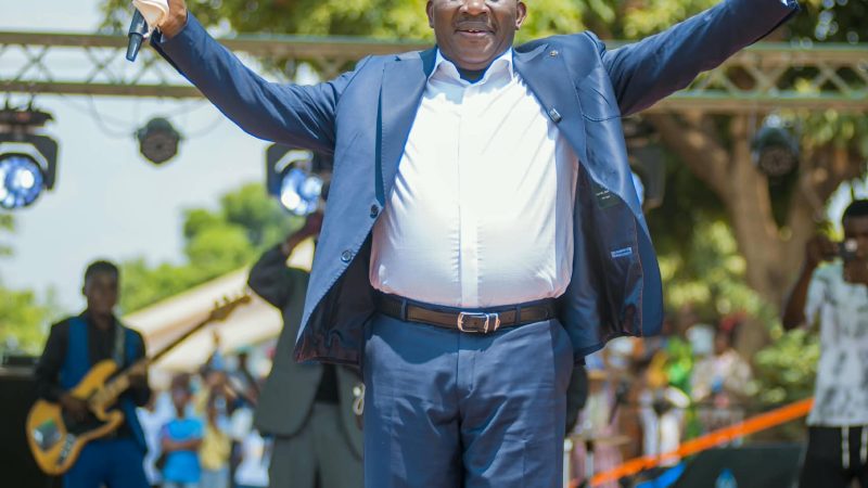 Kolwezi : le prophète Mulindwa Jules prêche le christ, le patriotisme et le vivre-ensemble au stade Manika