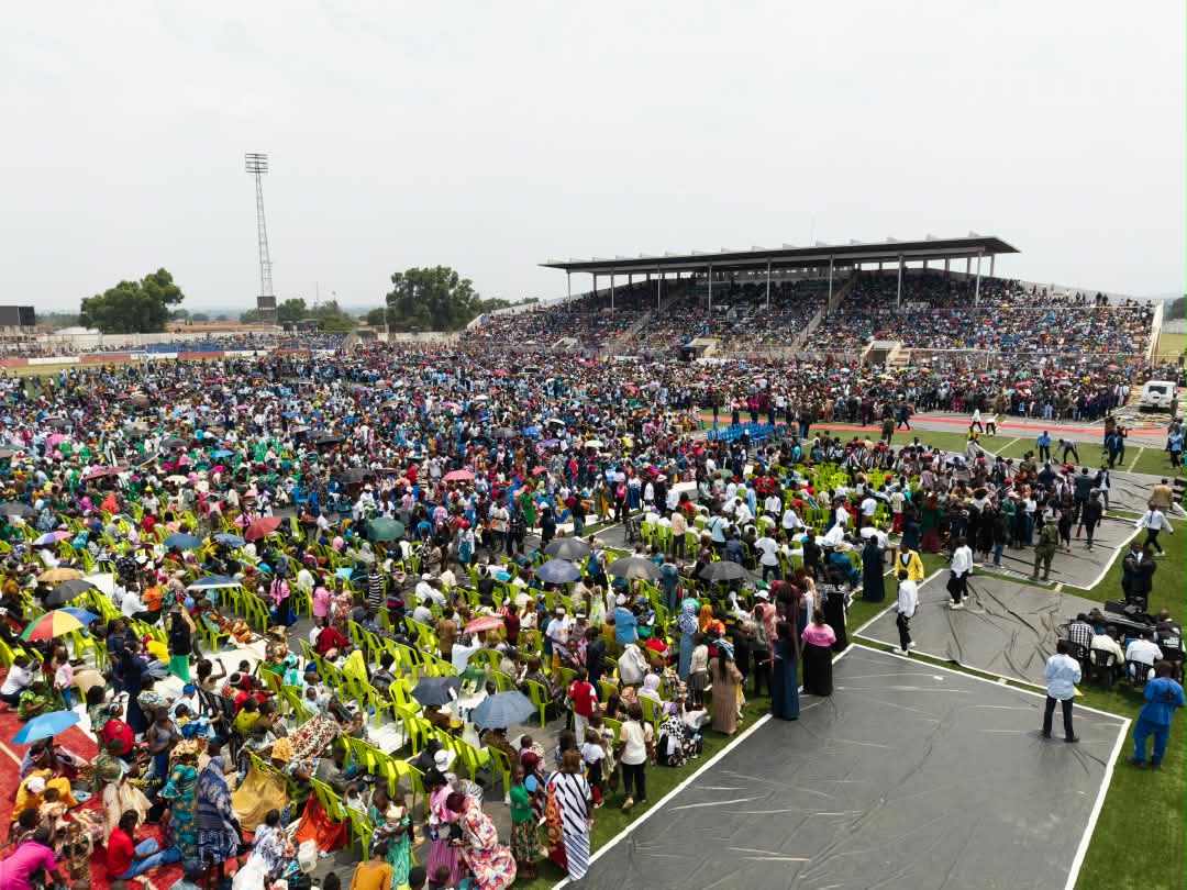Lubumbashi en effervescence : le Prophète Jules Mulindwa mobilise des foules records au stade Kibassa Maliba !
